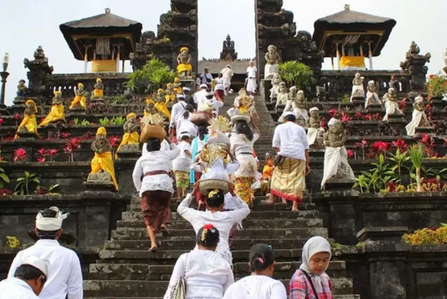 Essence of Bali: Culture, Coast & Cuisine