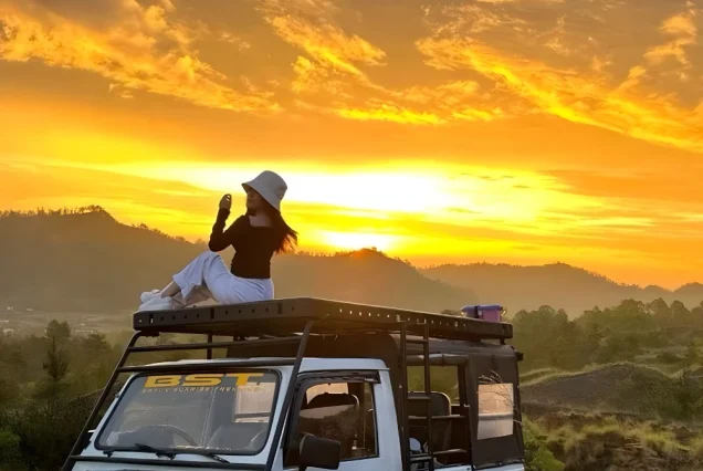 Sunrise Jeep Tour