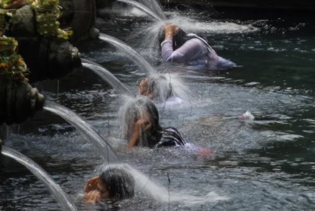 Melukat at Tirta Empul