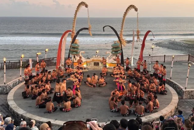 Bali Island Serenity: Uluwatu, Kecak Show, Nusa Penida)