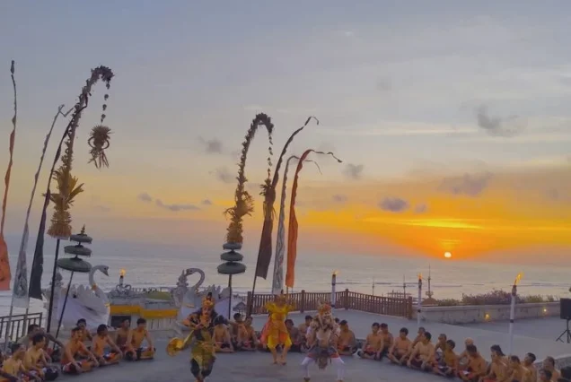 Uluwatu Tour + Kecak Dance