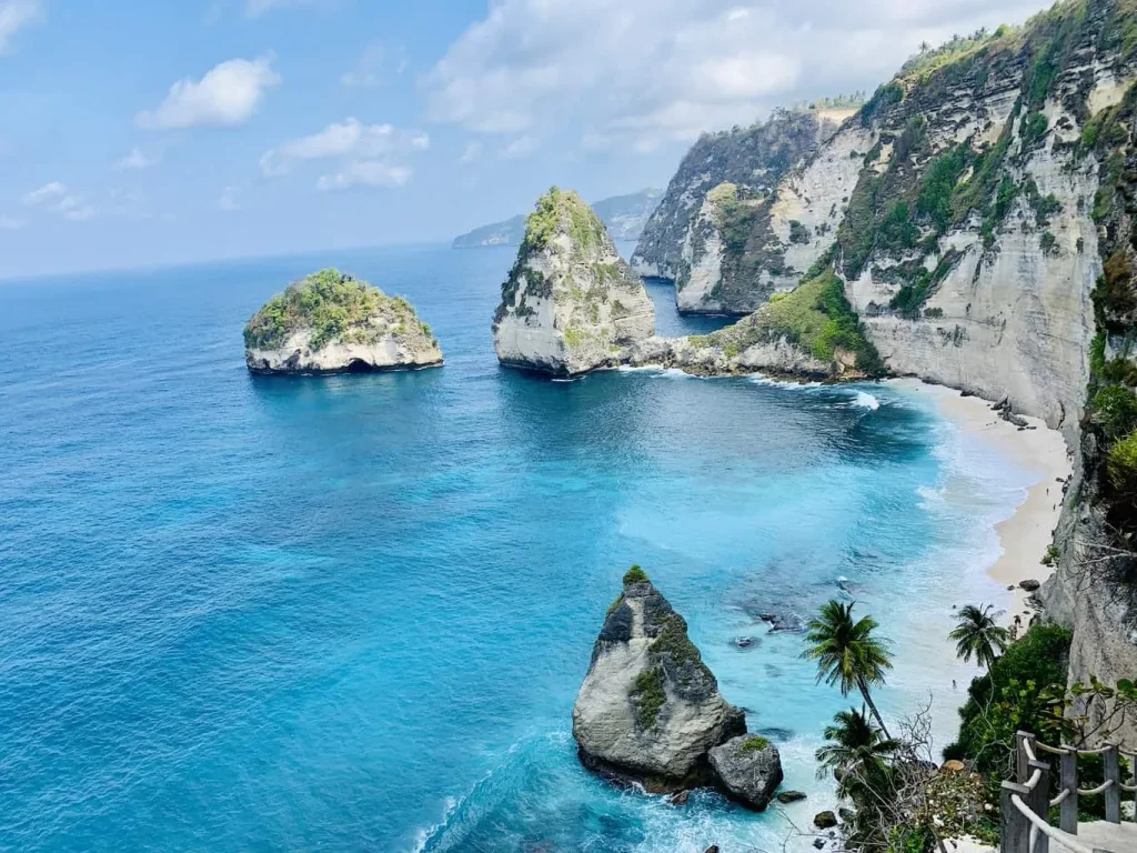 Diamond Beach Bali for a memorable beach tour